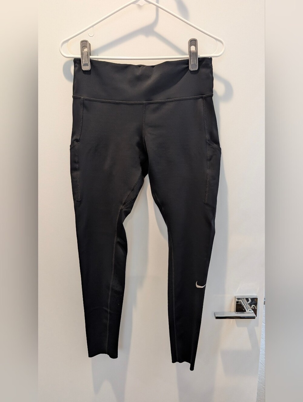 Women's Black Athletic Tights with Side Pockets